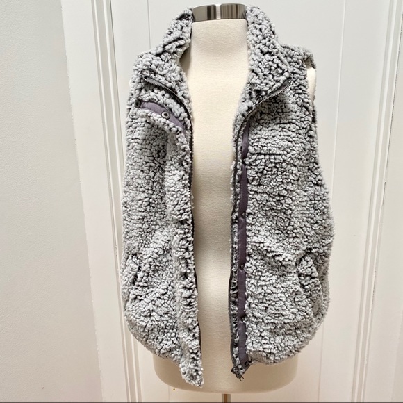 FRANCESCA’s Teddy Sherpa Zip Up Vest w/Pockets - Picture 2 of 14